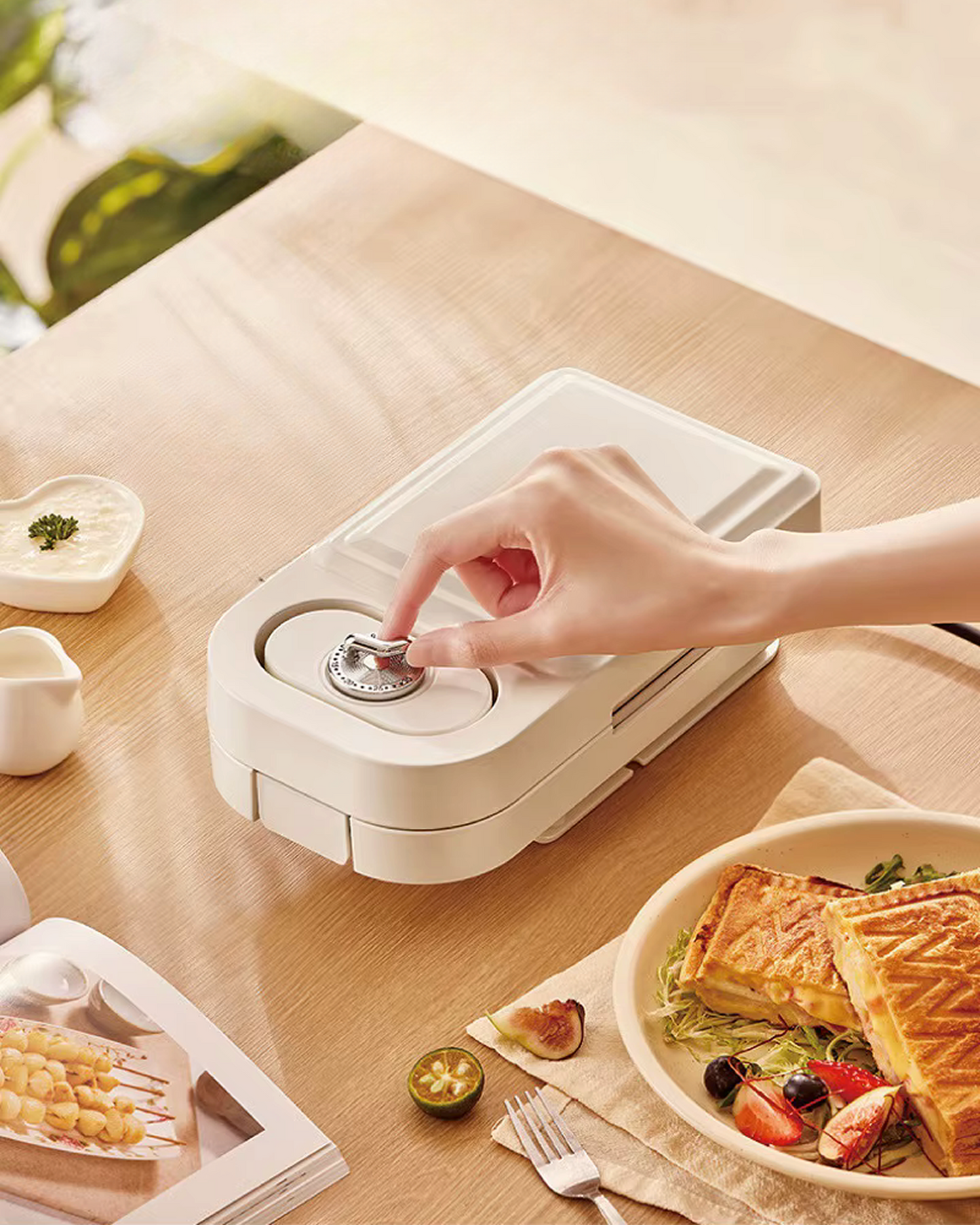 PORTELLE™ Portable Sandwich Maker